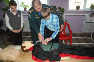 Инспекторы ГИМС в роли учителей. С начала учебного года в новосибирских школах провели более ста уроков безопасности на водных объектах