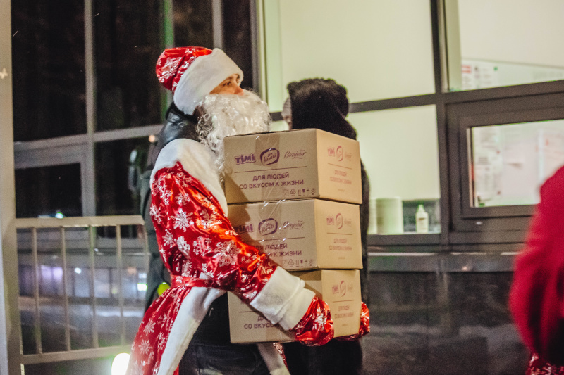 Петербургские спасатели присоединились к общероссийской акции «Новый год в каждый дом»