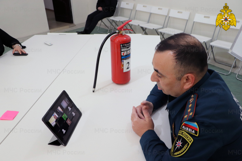 Сотрудники МЧС в Чечне проводят для школьников онлайн-уроки безопасности
