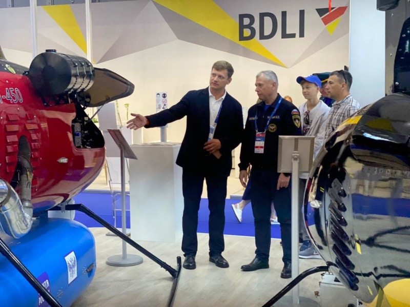 Первый заместитель главы МЧС России Александр Чуприян посетил Международный салон «МАКС-2021»