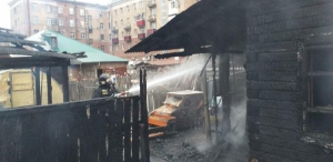 Сотрудники МЧС предотвратили распространение огня в частном секторе Дзержинского района