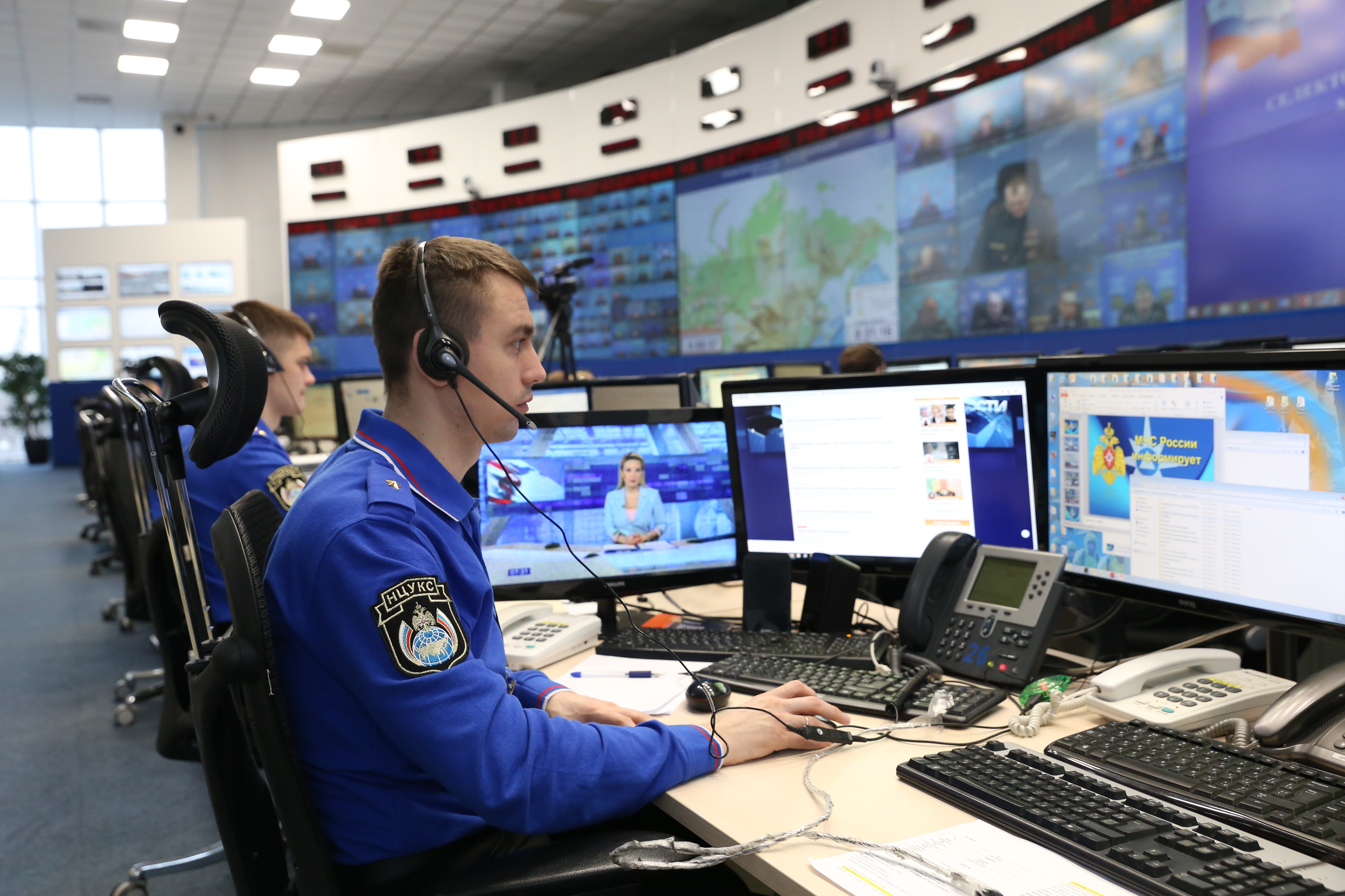 МЧС России: за неделю оперативными дежурными сменами разработано более 400 моделей развития обстановки