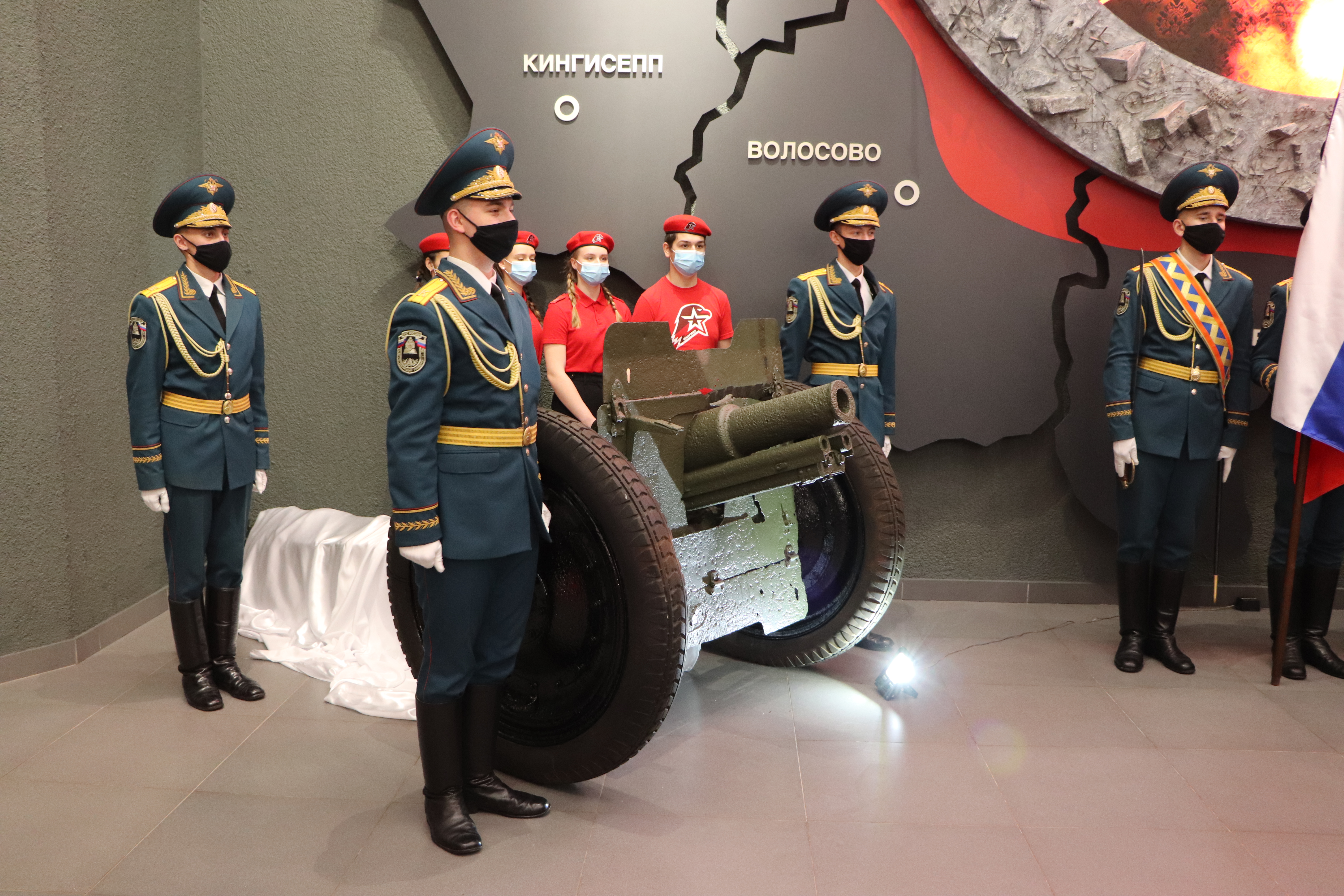 Представители МЧС России приняли участие в церемонии передачи боевой пушки времен Великой Отечественной войны музею-диораме «Прорыв блокады Ленинграда»