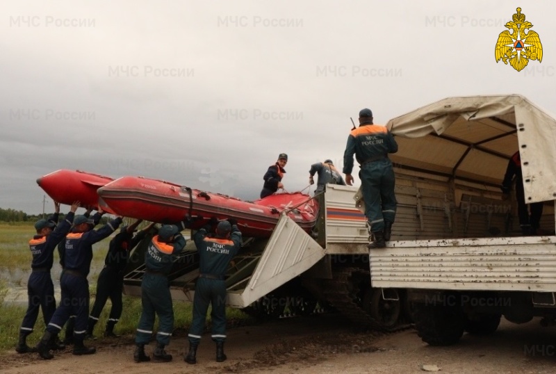 МЧС России заблаговременно проводит наращивание группировки и передислокацию спасателей в наиболее подверженные паводкам районы ДФО