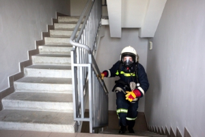 Пожарные МЧС России спасли 7 человек из горящего дома в центре Новосибирска