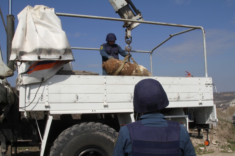 Пиротехники МЧС России в Севастополе обезвредили около 19 тысяч взрывоопасных предметов