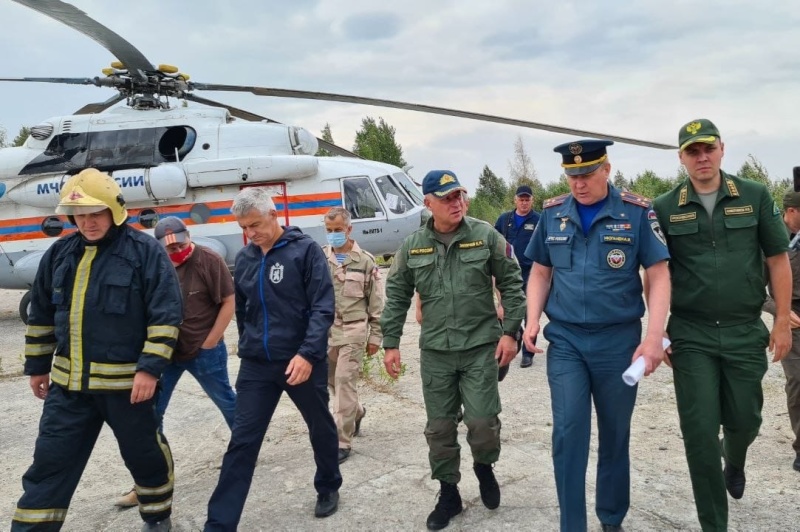 Глава МЧС России Евгений Зиничев прибыл в зону ликвидации природных пожаров в Карелии