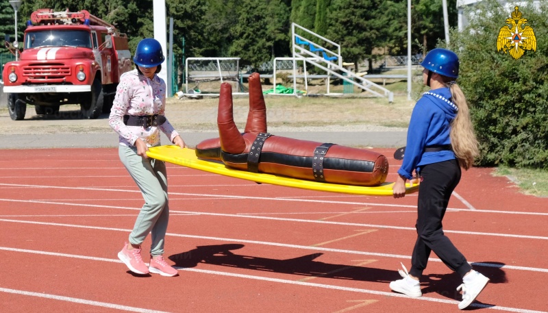 В Краснодарском «Орленке» завершился первый день соревнований тематической смены «Юный пожарный» (видео)