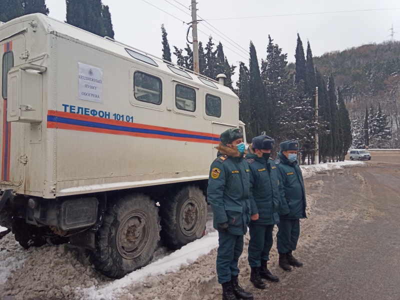 Крымские спасатели контролируют ситуацию на автодорогах Республики