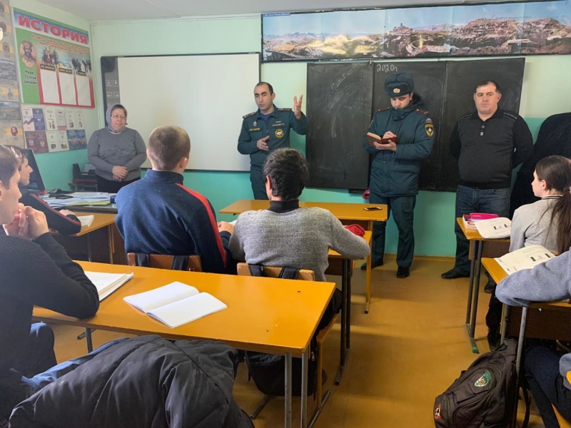 К 30-летию МЧС России: школьникам о чрезвычайном ведомстве