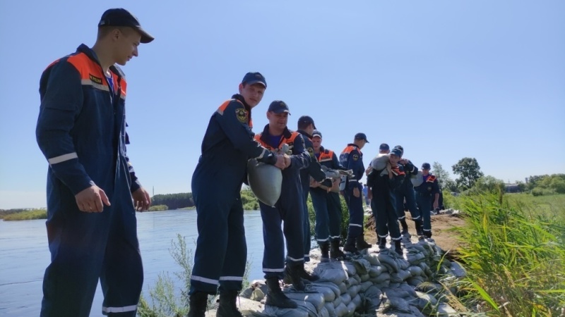 Прохождение паводка по реке Томь в Белогорске на контроле МЧС России