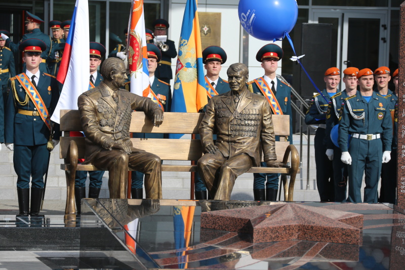 Павел Барышев открыл мемориальный комплекс «Связь времен» в АГЗ МЧС России