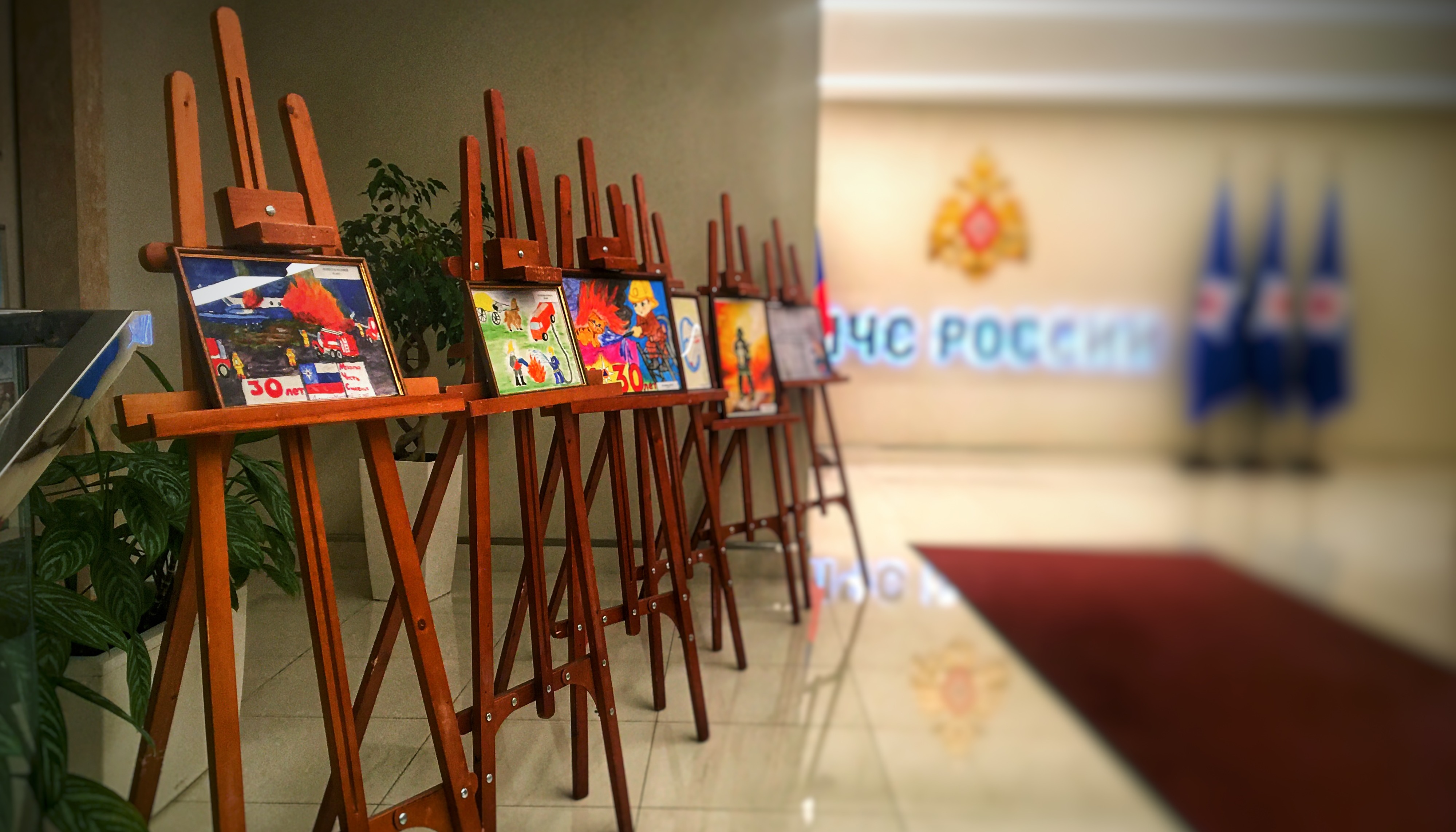 В МЧС России прошел конкурс детских рисунков