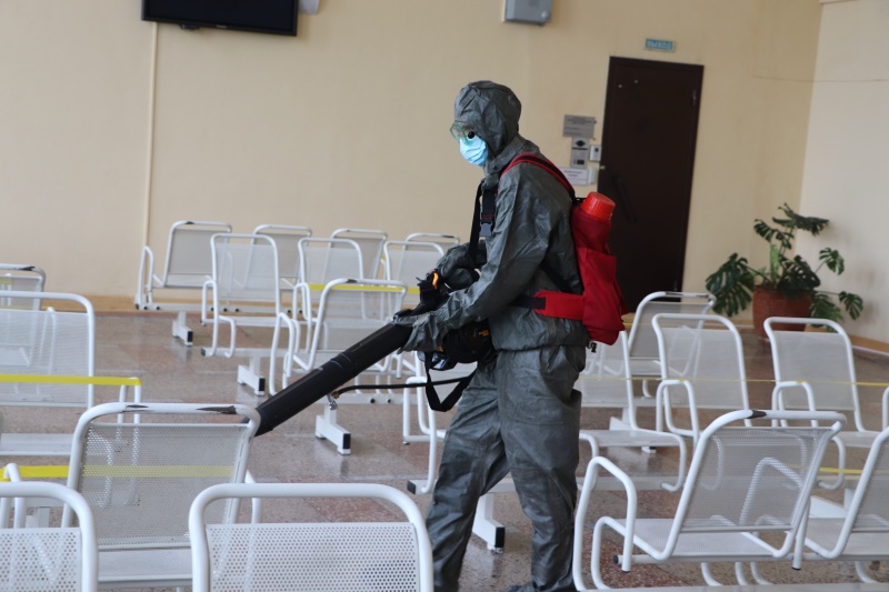 Центр «Лидер» МЧС России провел специальную санитарную обработку помещений Казанского и Курского вокзалов в Москве