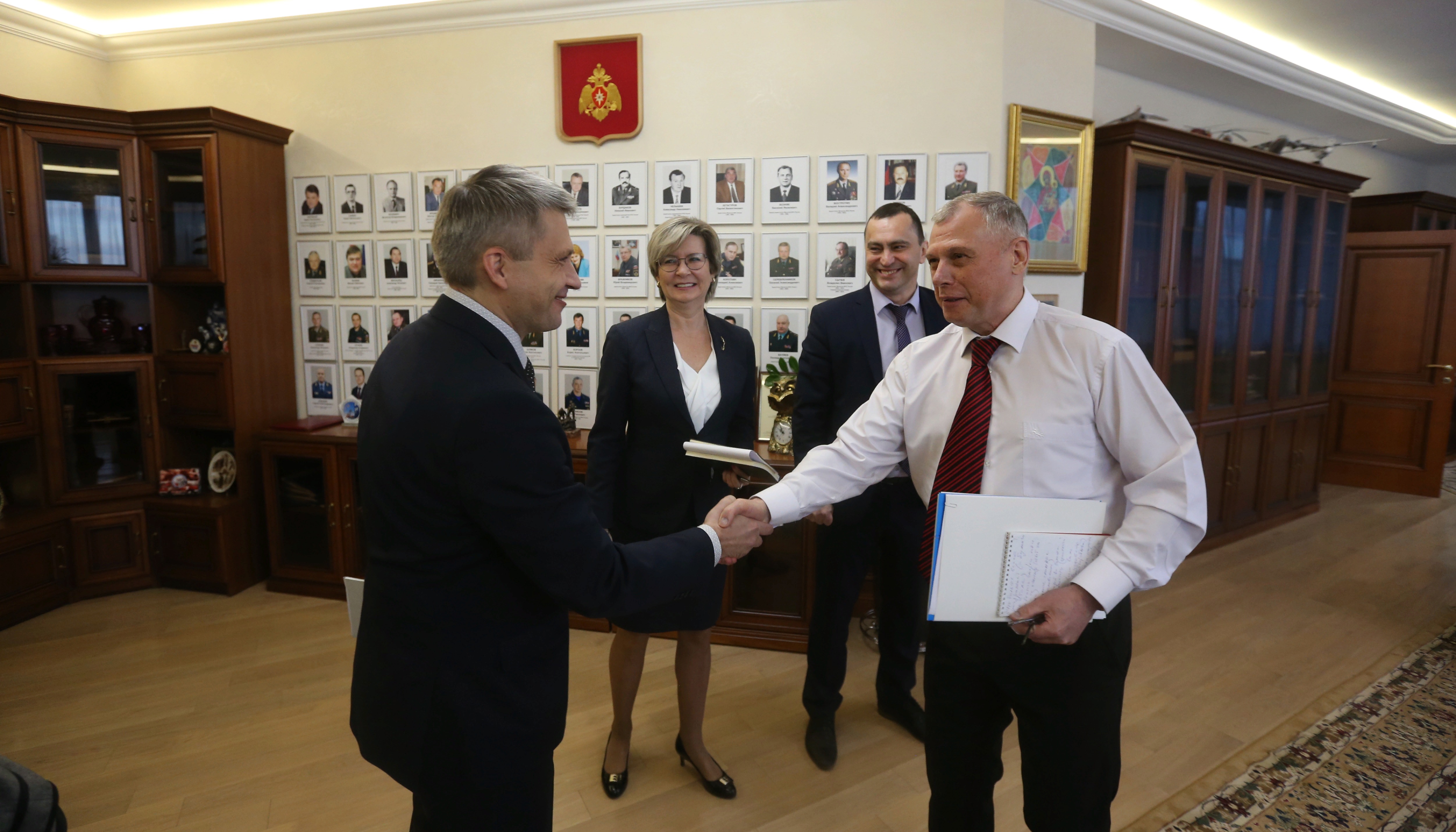 Первый заместитель Министра МЧС России Александр Чуприян провел встречу с главными редакторами ведомственных изданий