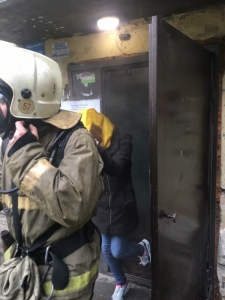 Пожар в трехэтажке: людей спасли, огонь в подвале потушили