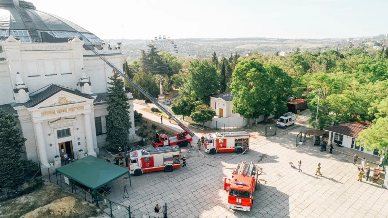 Сотрудники МЧС России ликвидировали условный пожар в музее «Панорама «Оборона Севастополя 1854–1855 годов»