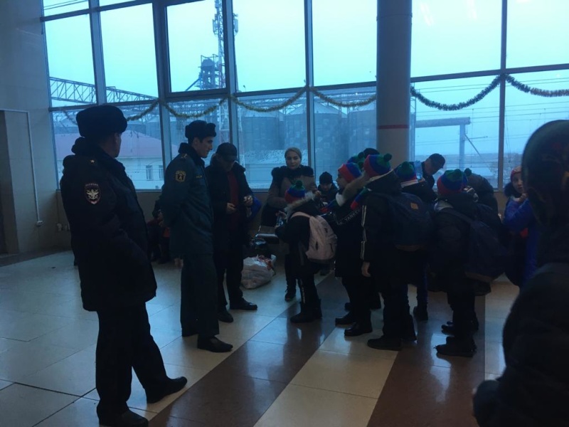 Сотрудники МЧС приняли участие в  проводах дагестанских школьников на кремлевскую елку