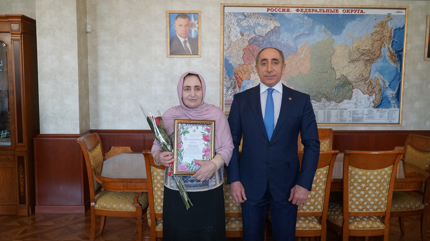 Нариман Казимагамедов поздравил сотрудниц ведомства  с наступающим весенним праздником