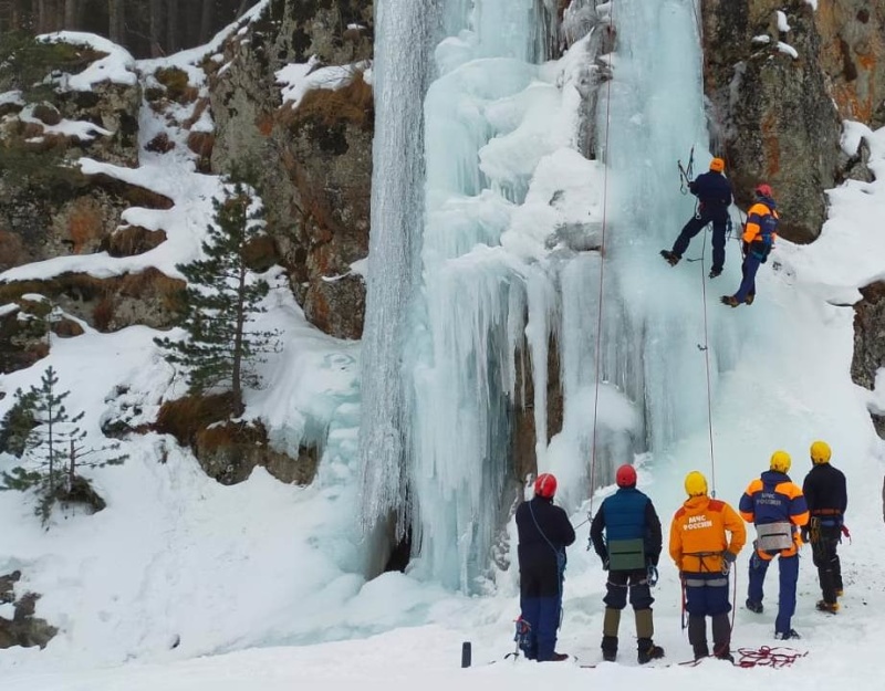 В Кабардино-Балкарии спасатели МЧС России провели учебно-тренировочные занятия
