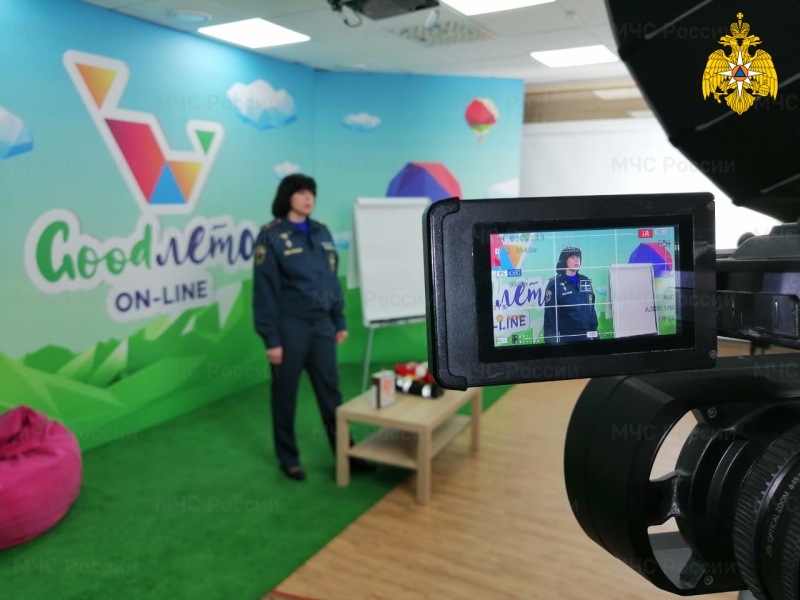 Сотрудники МЧС России по Кемеровской области провели занятия по пожарной безопасности в онлайн-лагере для детей