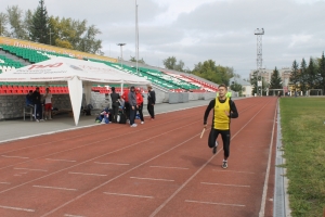 Кто быстрее? Новосибирские сотрудники МЧС приняли участие в спартакиаде по легкой атлетике