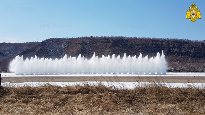 В Амурской и Новосибирской областях проведены первые подрывы льда на водоёмах (видео)