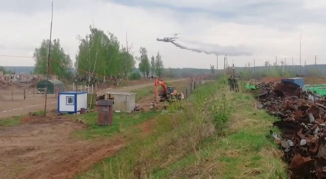 Авиация МЧС России привлечена к тушению возгорания на территории бывшего арсенала в Удмуртской Республике