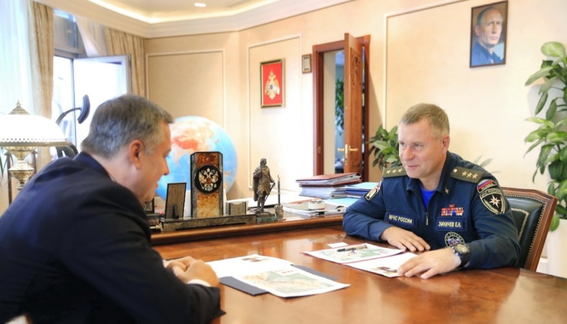 Министр МЧС России Евгений Зиничев провел рабочую встречу  с Губернатором Иркутской области Игорем Кобзевым