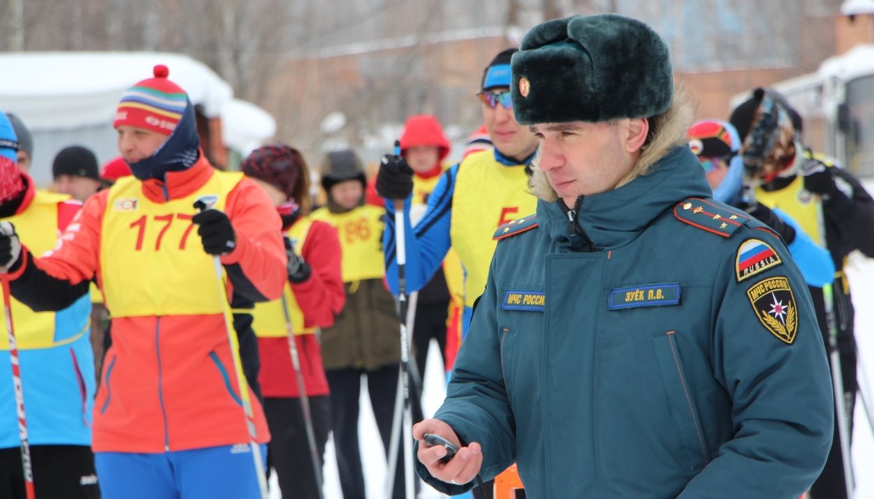 В Новосибирске прошел чемпионат по лыжным гонкам среди пожарных и спасателей