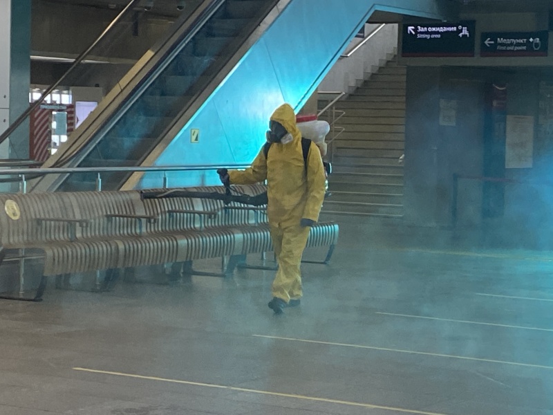 Специалисты Центра «Лидер» провели дезинфекцию Ленинградского вокзала