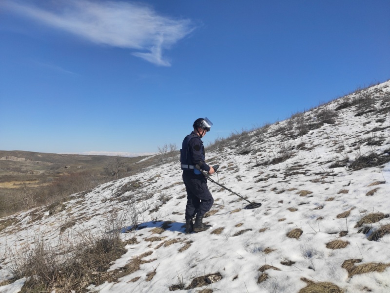 Пиротехниками МЧС России обнаружено и уничтожено более 17 тысяч взрывоопасных предметов в Нагорном Карабахе