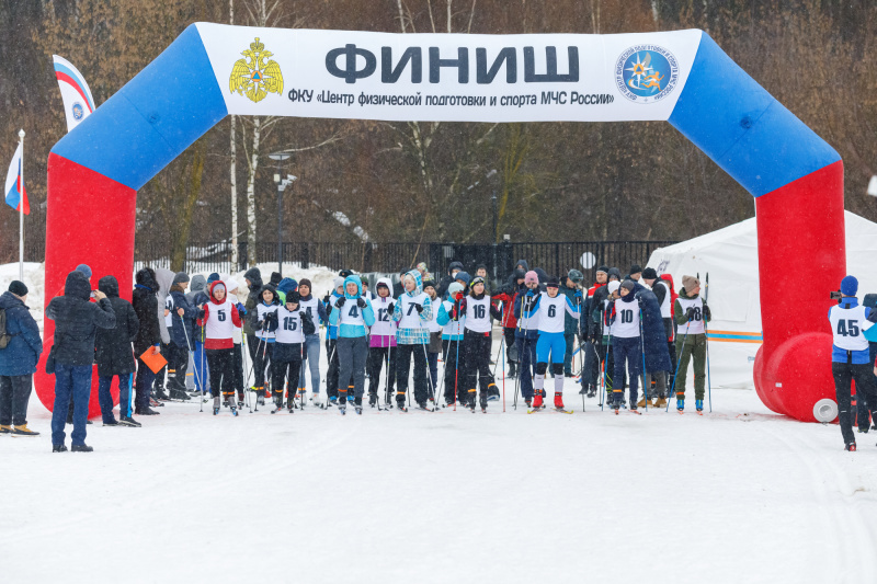 В Москве прошли лыжные гонки среди сотрудников центрального аппарата и организаций центрального подчинения МЧС России