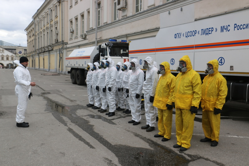 Подразделения ведомственного Центра «Лидер» провели дезинфекцию Ленинградского вокзала в Москве