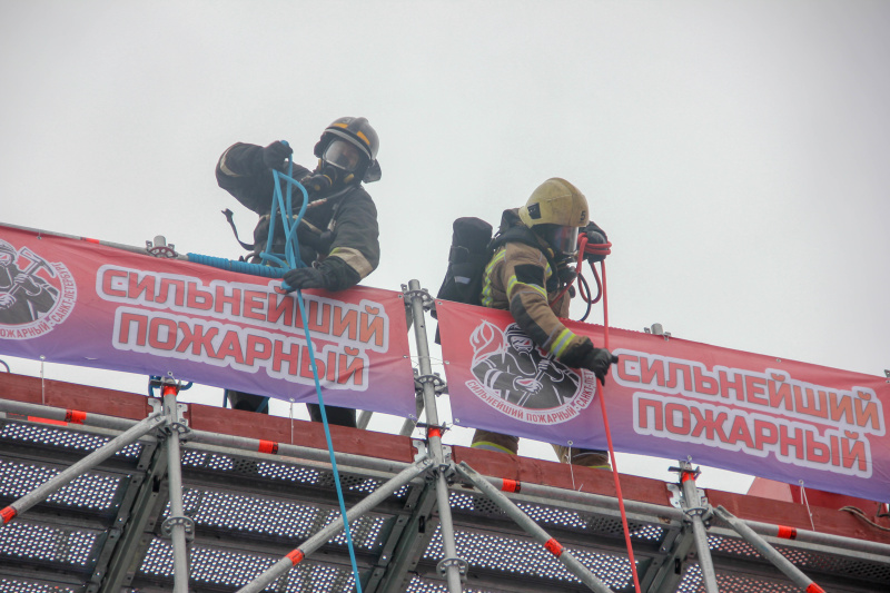 В Санкт-Петербурге прошли соревнования «Сильнейший пожарный»