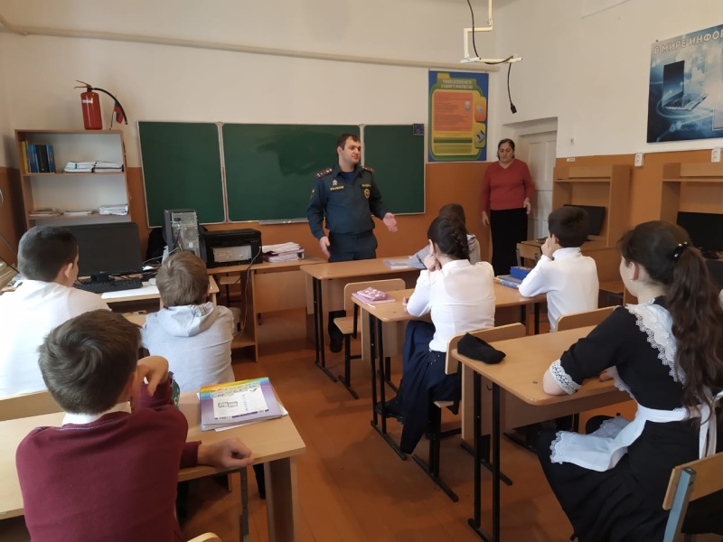 К 30-летию МЧС России: школьников республики знакомят с деятельностью чрезвычайного ведомства