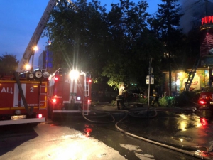 В центре Новосибирска ликвидировано открытое горение в ресторане (видео)