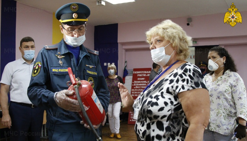 МЧС России участвует в проверках школ к началу учебного года