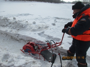 На реках Новосибирской области проведены первые ледорезные работы